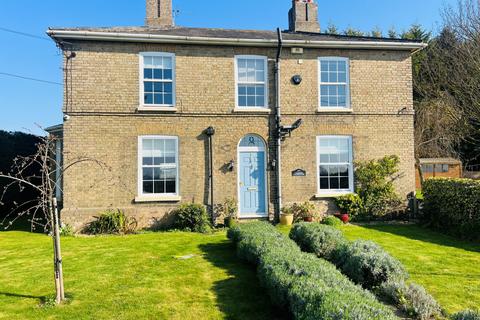 4 bed property, in Parkers Farmhouse PE19, £670,000