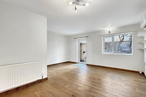 3 bed property, in Sherbourne Court, £390,000