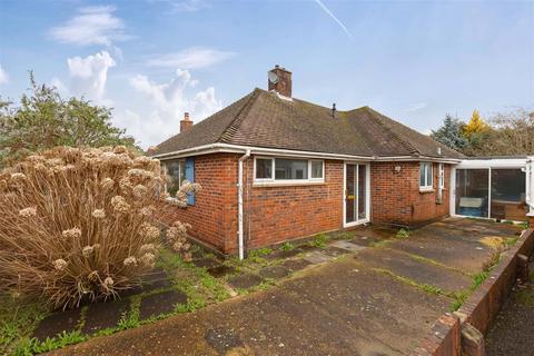 2 bed property, in Findon Road, £350,000