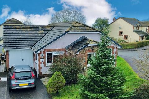3 bed property, in Marshalls Mead, £360,000