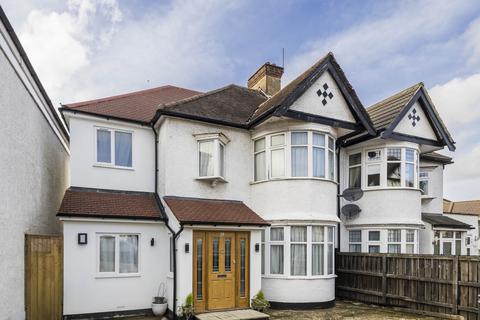 5 bed property, in Southfields, £980,000