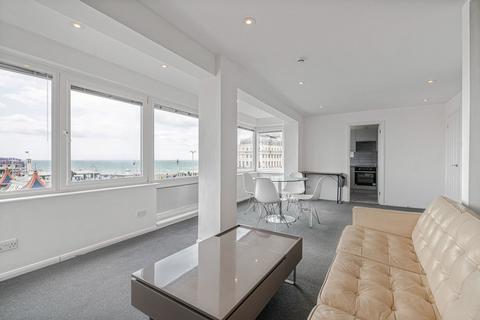 2 bed property, in Marine Parade, £299,999