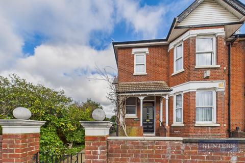 4 bed property, in St. James Road, £500,000