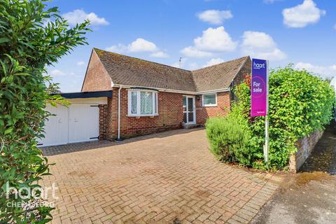 3 bed property, in Peel Road, £450,000
