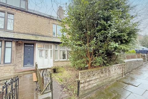 3 bed property, in Beechwood Grove, £165,000