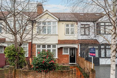 3 bed property, in Radbourne Avenue, £800,000