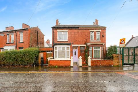 3 bed property, in Victoria Road, £170,000
