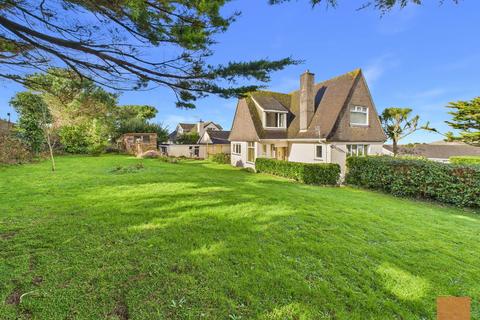 4 bed property, in Somerville Road, £500,000
