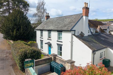 4 bed property, in Apsley House, £525,000