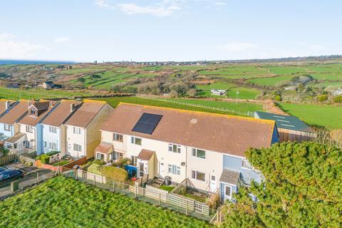 2 bed property, in Pednandrea, £235,000