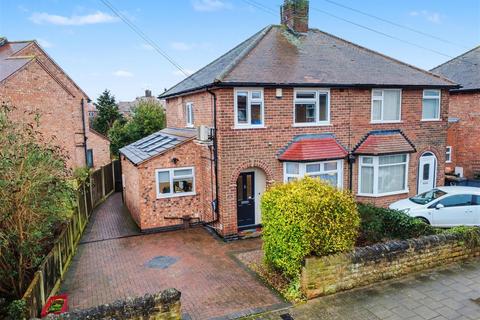 3 bed property, in Beech Avenue, £325,000