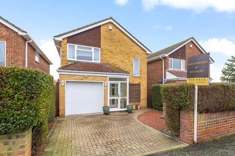 3 bed property, in Gainsborough Drive, £400,000