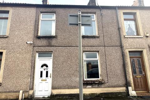 4 bed property, in Water Street, £79,950