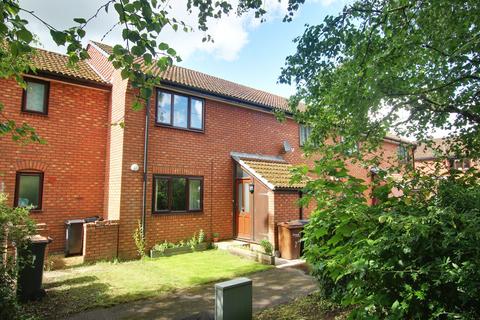 1 bed property, in Romsey, £200,000
