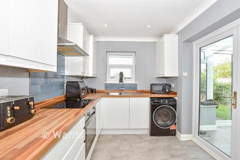 3 bed property, in Ulcombe Road, £525,000