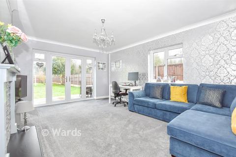 3 bed property, in Ulcombe Road, £525,000