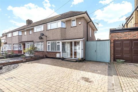 2 bed property, in Hillcroft Crescent, £550,000