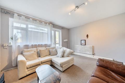 4 bed property, in Smithwood Close, £450,000