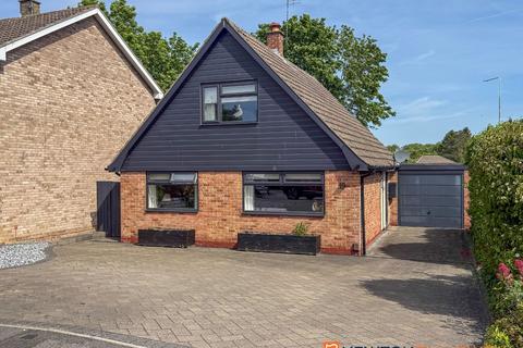 3 bed property, in Whomsley Close, £260,000