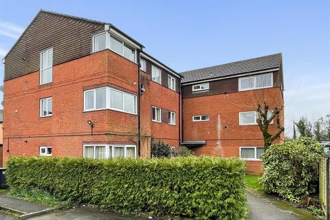 2 bed property, in Charnwood Road, £185,000