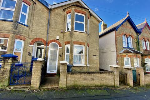 3 bed property, in Yarborough Road, £200,000