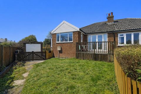2 bed property, in Thorn Close, £190,000