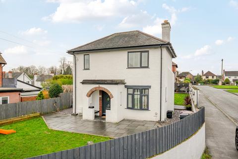 3 bed property, in Ardmillan Close, £320,000