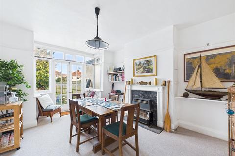 3 bed property, in Symington Road, £425,000