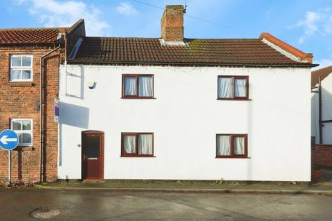 2 bed property, in Dog & Duck Lane, £165,000
