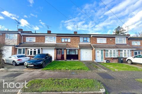 3 bed property, in High Beech Road, £290,000