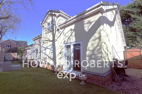 3 bed property, in The Crossings, £350,000