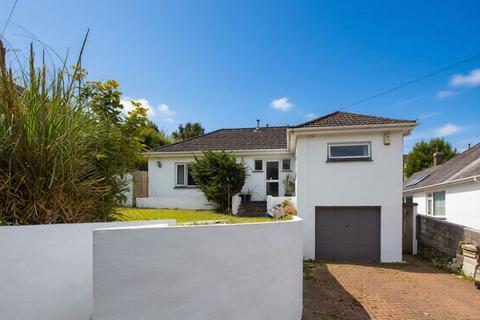 4 bed property, in Dracaena Avenue, £410,000