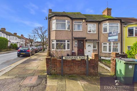 3 bed property, in Three Bedroom End Of Terrace Wargrave Road, £565,000