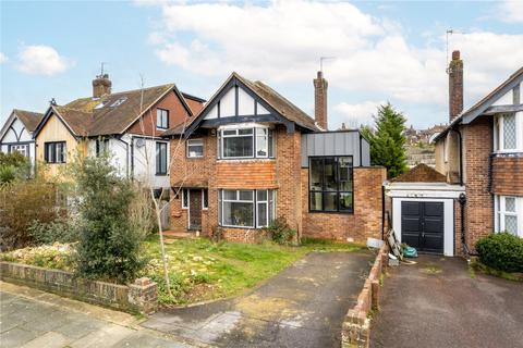 3 bed property, in Goldstone Crescent, £825,000