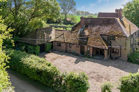 5 bed property, in Terrick, £1,595,000