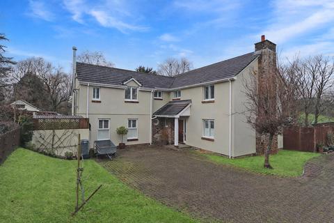 5 bed property, in Mines Road, £495,000