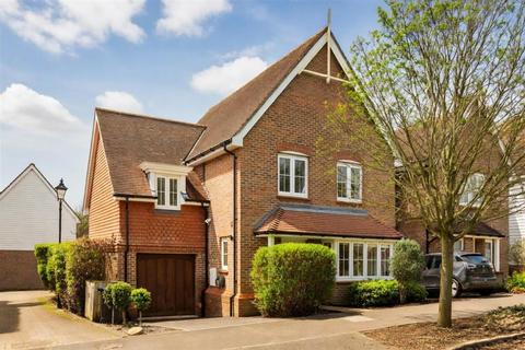 4 bed property, in Renfields, £575,000