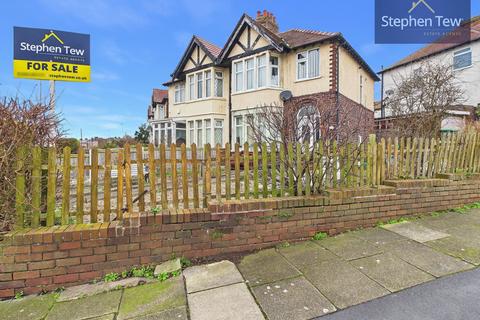 3 bed property, in Red Bank Road, £150,000
