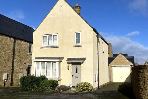 3 bed property, in Osprey Close, £450,000