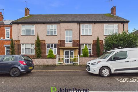 2 bed property, in Moor Street, £160,000