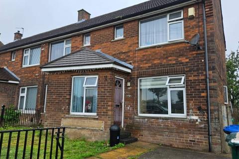 4 bed property, in Broadstone Way, £125,000
