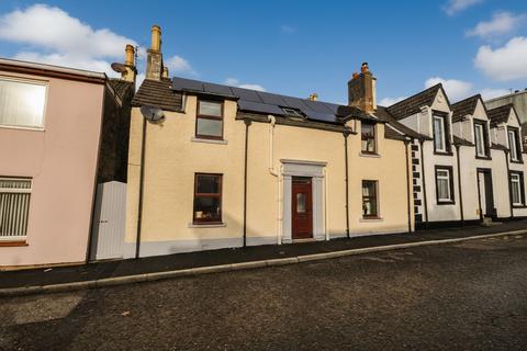 4 bed property, in Main Street, £185,000