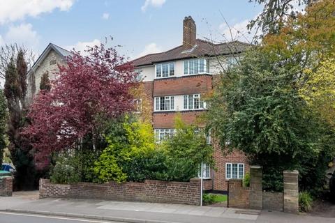 1 bed property, in Hamlet Road, £289,995