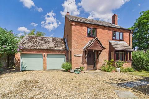4 bed property, in Bunkers Hill, £400,000