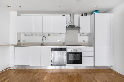2 bed property, in Leigham Court Road, £285,000
