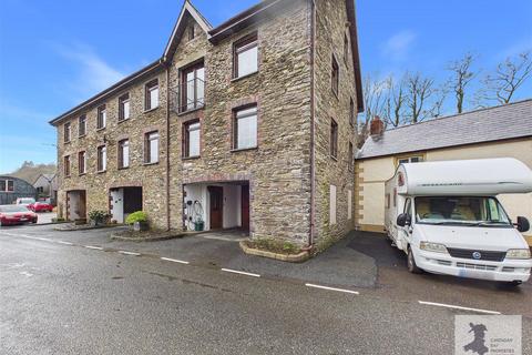 3 bed property, in Abercerdin Mill, £265,000