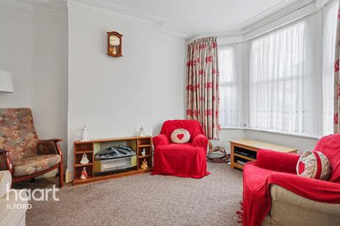 3 bed property, in Monteagle Avenue, £450,000
