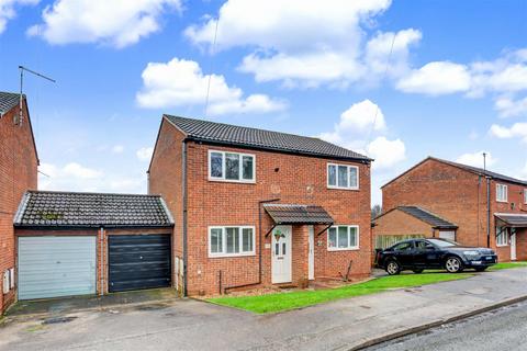 2 bed property, in Clifton Grove, £160,000