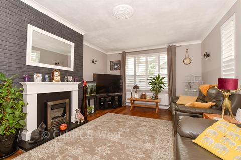 2 bed property, in The Borough, £775,000