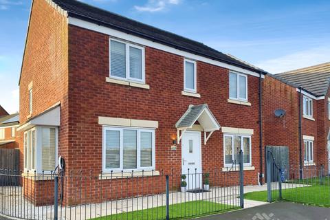4 bed property, in Ridgewood Way, £350,000